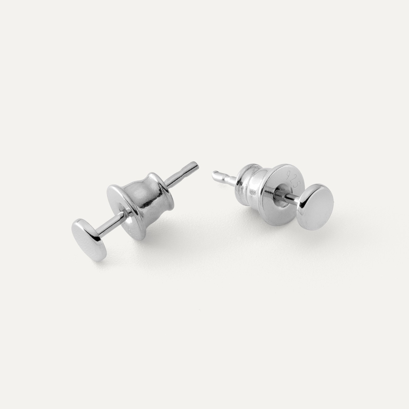 Runde flache 4 mm Ohrringe, 925er Silber platiniert