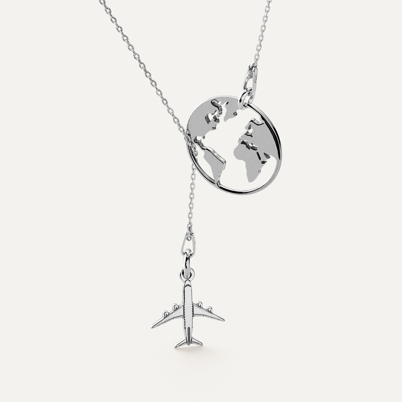 Halskette mit einem Globus-Flugzeug-Anhänger, 925er Silber platiniert