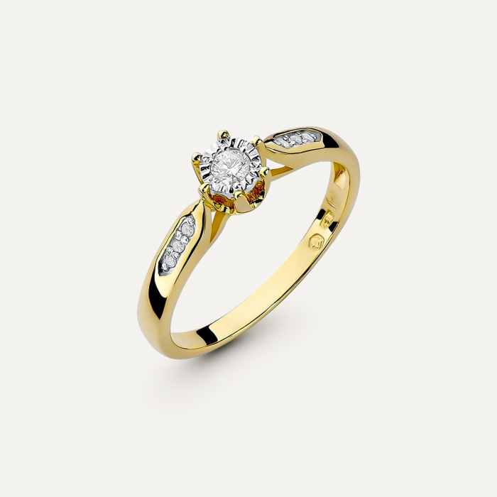 Gold ring with diamonds in a frame - Retro