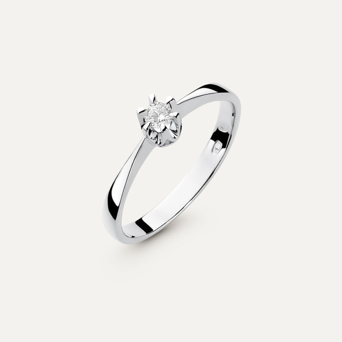 Gold ring with a diamond in a frame - Classic