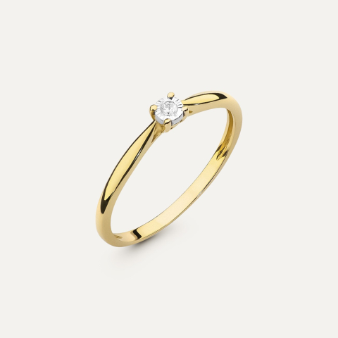 Gold ring with diamond in a frame - Delicacy