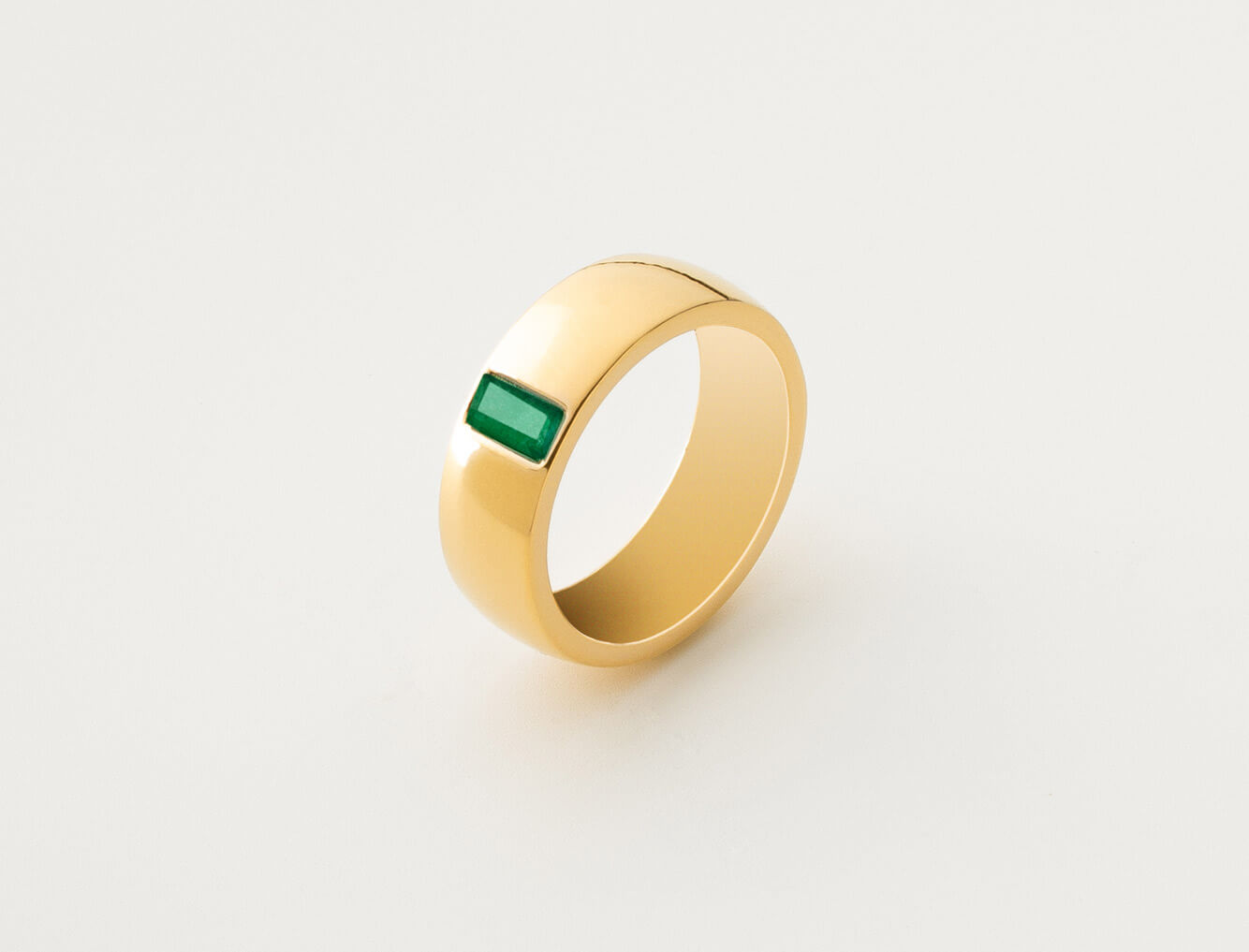 Breiter ring mit farbigem stein Breiter ring mit farbigem stein