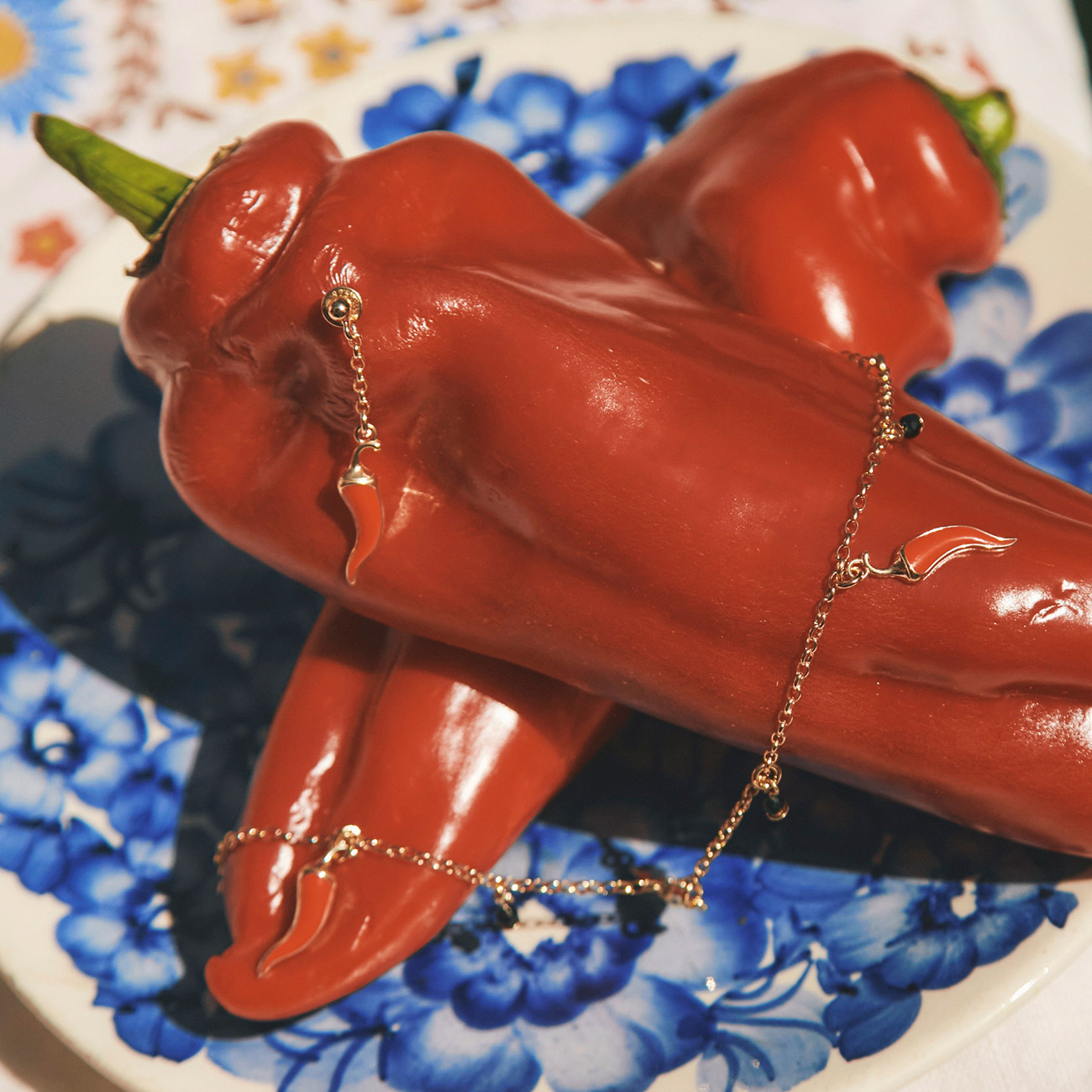 roter schmuck roter schmuck