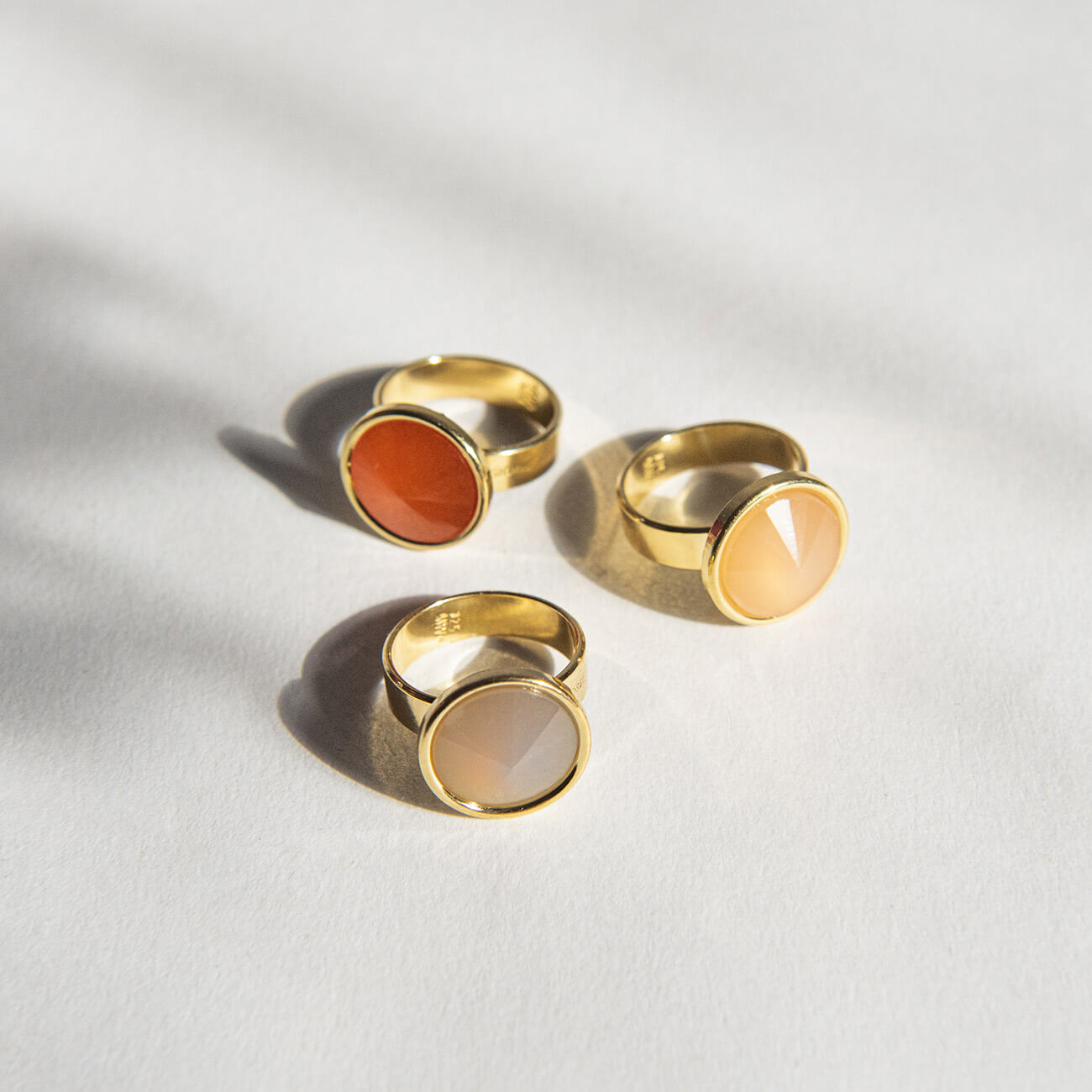 Silberne Ringe mit Steinen Silberne Ringe mit Steinen