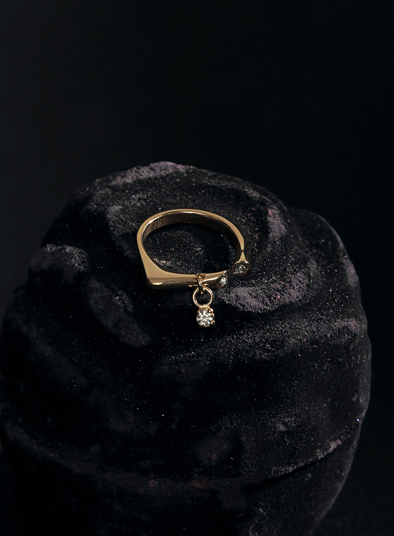 Ring mit Anhänger Ring mit Anhänger